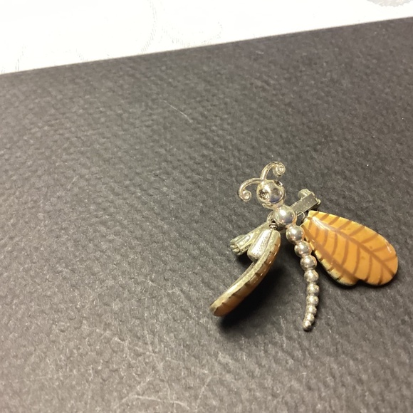 Trembler  BUG. BROOCH.  SO. cute his little wings flipped back-and-forth - Picture 3 of 5